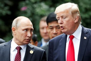 Tổng thống Donald Trump và Tổng thống Vladimir Putin gặp nhau năm 2017 (Ảnh: Reuters).