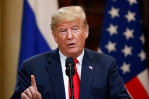 Tổng thống Trump phát biểu trong họp báo chung với người đồng cấp Nga Putin. Ảnh: Reuters.