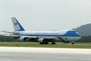 Chuyên cơ Air Force One chở ông Donald Trump đến Đà Nẵng để tham dự APEC 2017. Ảnh: Đức Đồng.