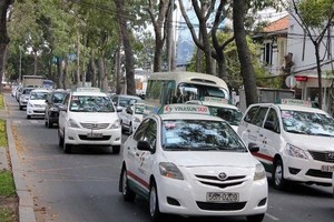 Vinasun - ông lớn taxi khu vực phía Nam đang phải đối mặt với tình trạng thua lỗ triền miên trong lĩnh vực kinh doanh chính.
