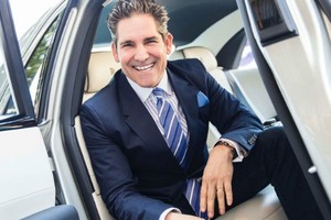 Triệu phú Grant Cardone quan niệm tiền để một chỗ là lãng phí. Ảnh: Cnbc.
