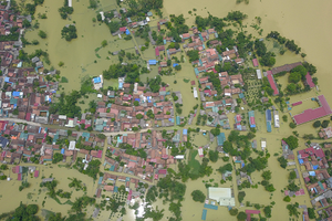 Hàng nghìn người chịu ảnh hưởng do ngập úng. Ảnh: Gia Chính.