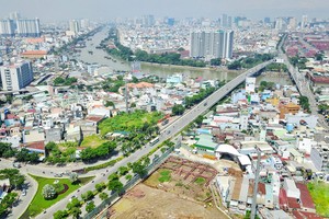 Các dự án cao cấp ở quận 7 sẽ cạnh tranh cả về vị trí cũng như mức độ hoàn thiện của căn hộ.