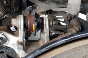 Vị trí bị gỉ trên một chiếc CR-V 2018 tại Hà Nội.