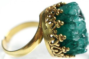 Chiếc nhẫn cổ được anh Ben Bishop tìm thấy trên cánh đồng của một nông dân ở Somerset, Anh. (Nguồn: Pixabay).