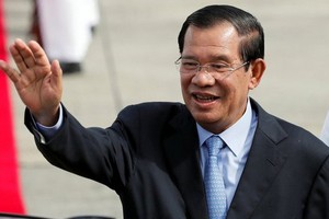 Thủ tướng Hun Sen trong chuyến thăm các nước ASEAN cuối năm 2017. Ảnh: AFP.