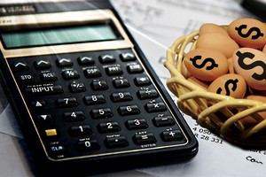 “Giá” mua công ty chứng khoán nhích lên