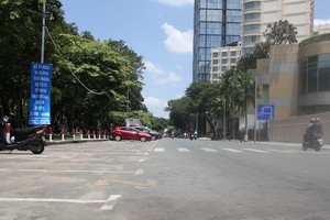 Đường phố thông thoáng hơn sau khi tăng phí đậu ô tô dưới lòng đường.