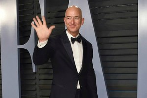 Luôn sáng tạo và dám mơ lớn là hai trong nhiều yếu tố dẫn đến thành công của Jeff Bezos.