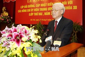 Tổng Bí thư Nguyễn Phú Trọng phát biểu khai giảng Lớp bồi dưỡng.
