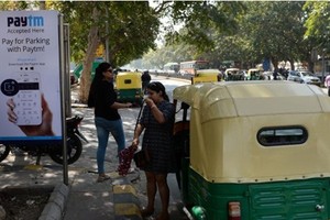 Một biển quảng cáo của Paytm trên đường phố Ấn Độ.