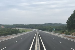 Cao tốc Đà Nẵng-Quảng Ngãi là dự án có quy mô lớn nhất của Bộ GTVT ở khu vực Nam Trung Bộ thời điểm hiện tại. Ảnh: VGP/Phan Trang.