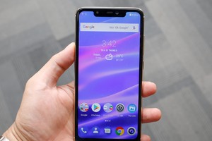 Smartphone thương hiệu Việt giống iPhone X