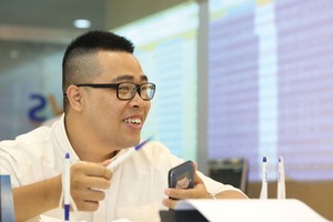 Nhà đầu tư dồn dập đón tiền về tài khoản