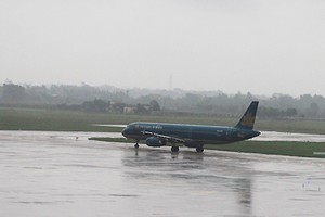 Nhiều chuyến bay đến Hong Kong bị hủy do bão