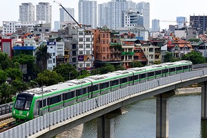 Tàu Cát Linh - Hà Đông trong một lần chạy thử. Ảnh: Giang Huy.