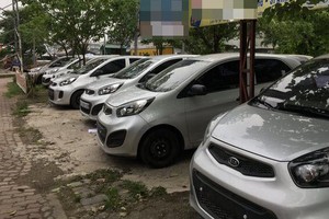 Xe cũ, dòng xe cỏ giá rẻ vẫn đạt doanh số tiêu thụ khá ổn định giữa cơn bão ở thị trường xe Việt.
