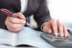 Áp dụng chuẩn mực lập và trình bày báo cáo tài chính quốc tế (IFRS) với các doanh nghiệp niêm yết, đại chúng không còn là câu chuyện xa vời, mà đang là đòi hỏi từ nhiều nhà đầu tư quốc tế khi muốn bỏ vốn vào thị trường chứng khoán Việt Nam.