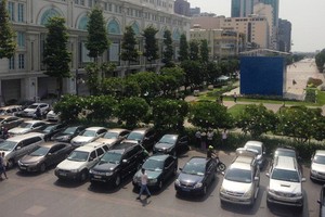 TPHCM đang tạm dừng thí điểm khoán xe công do vướng văn bản của Bộ Tài chính.