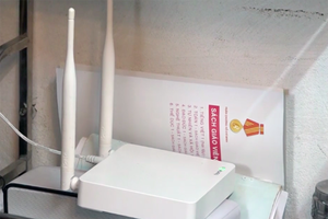 Thiết bị thông minh thay thế loa phường được lắp đặt thí điểm tại nhà 200 hộ dân ở Hà Nội. Ảnh: Võ Hải.