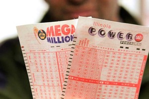 Công ty Xổ số Illinois vừa tặng 548 tờ vé số miễn phí cho người dân nhằm tăng cơ hội trúng 548 triệu USD. (Nguồn: NBC).
