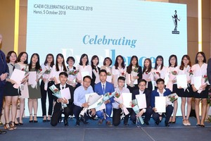 54 học viên Việt Nam đầu tiên nhận chứng chỉ quốc tế về tài chính, kế toán và kinh doanh CFAB