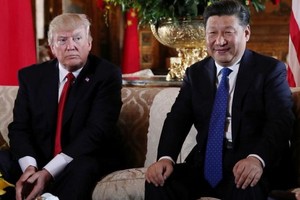 Tổng thống Mỹ Donald Trump và Chủ tịch Trung Quốc Tập Cận Bình trong cuộc gặp ở Mar-a-Lago, bang Florida, Mỹ, ngày 7/4/2017. Ảnh: Reuters.