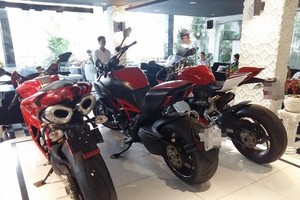 Doanh thu bán hàng của các doanh nghiệp nhập khẩu xe máy, mô tô vượt qua doanh nghiệp sản xuất trong nước.