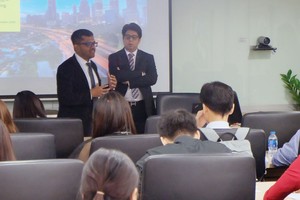 Ông Saman Bandara chia sẻ tại Hội thảo.