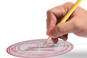 HSBC và ANZ “mắc kẹt” 300 tỷ đồng vì hồ sơ khống