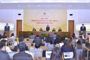 Họp báo công bố kết quả kỳ họp thứ 6, Quốc hội khóa XIV. Ảnh: quochoi.vn.