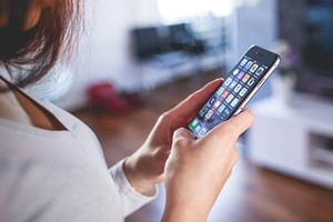 Nóng máy, pin nhanh hết, tốn dữ liệu 3G... là dấu hiệu cho thấy smartphone có thể bị nghe lén.