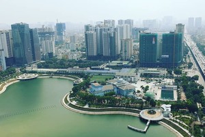 Tầm nhìn từ dự án D’. Capitale ra công viên, hồ điều hòa Nhân Chính.