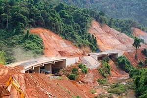 Cao tốc Cam Lộ - La Sơn sẽ kết nối cao tốc La Sơn - Túy Loan đang xây dựng. Ảnh:Võ Thạnh.