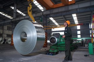 Hòa Phát có chuỗi sản xuất khép kín từ chế biến nguyên liệu, luyện gang, luyện thép, cán thép đến thành phẩm.