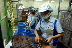 Dây chuyền sản xuất linh kiện cho các sản phẩm điện tử tại Công ty TNHH INOAC Viet Nam (vốn đầu tư của Nhật Bản), tại Khu công nghiệp Quang Minh (Hà Nội). (Ảnh: Danh Lam/TTXKN).