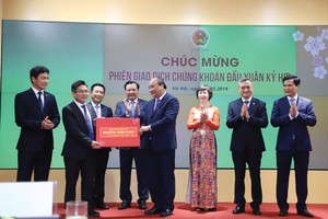 Khai trương phiên giao dịch chứng khoán đầu Xuân Kỷ Hợi, Thủ tướng Nguyễn Xuân Phúc chia sẻ niềm tin mạnh mẽ trong năm mới.
