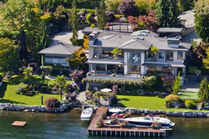 Biệt thự của Bill Gates có bể bơi trang bị hệ thống nhạc dưới nước, đại sảnh chiêu đãi khách với sức chứa 150 người, rạp chiếu phim... Ảnh: Picswe.