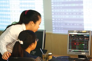 Nhà đầu tư cần tối ưu hóa năng suất làm việc, không nên dành quá nhiều thời gian vào việc tra cứu tin tức và dán mắt vào bảng giao dịch.