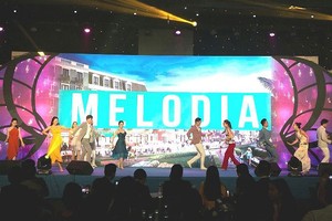 Tiết mục trình diễn nghệ thuật ấn tượng mở màn chương trình.