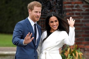Hoàng tử Harry và Meghan Markle tại cung điện Kensington cuối năm 2017. Ảnh: Reuters.