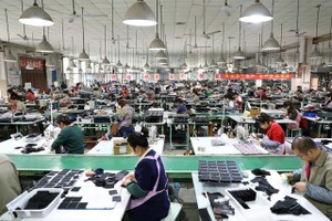 Các công ty nước ngoài đang tìm cách giảm bớt sự phụ thuộc vào các nhà máy sản xuất ở Trung Quốc. (Ảnh: Reuters).