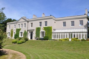 Ngôi biệt thự được rao bán dưới hình thức chơi xổ số. Ảnh: Mirror.