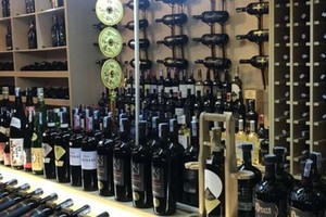 Các Bộ, ngành, cơ quan chức năng, hiệp hội có nhiều ý kiến khách nhau về  giấy phép bán rượu trong khách sạn 5 sao.