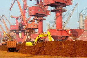Đất hiếm tập kết tại cảng Lianyungang, Trung Quốc (Ảnh: RT).