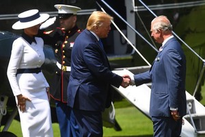 Tổng thống Trump và Đệ nhất phu nhân Melania gặp Thái tử Charles hôm 3/6. (Ảnh: Getty).