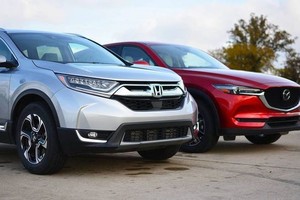 Với tầm tiền dưới 1 tỷ đồng khách hàng có thể lựa chọn 1 chiếc Crossover vừa ý thương hiệu Nhật Bản hoặc Hàn Quốc.