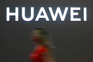 Theo Reuters, một quan chức cao cấp của Mỹ cho biết nước này có thể sẽ cho phép các công ty mua bán với Huawei sau ít nhất hai tuần nữa. Ảnh: Reuters.