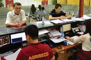 Fed lỏng tay, nhưng tiền không dễ chảy vào chứng khoán