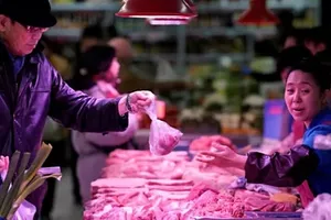 Một quầy bán thịt heo tại Bắc Kinh. Ảnh: Reuters.